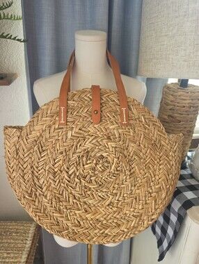 Universal Thread Straw Bag